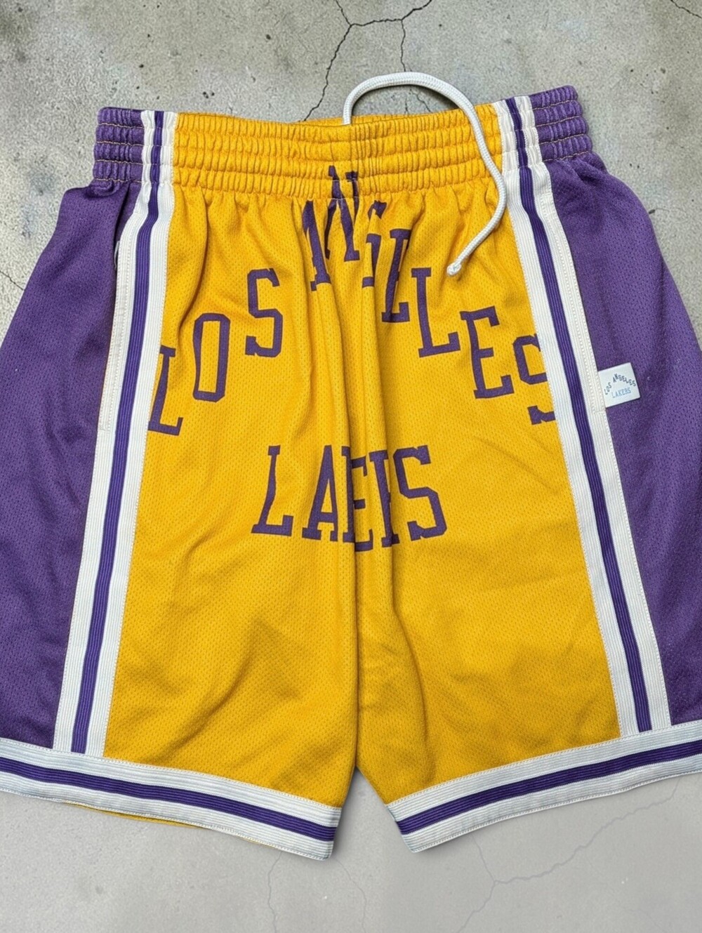 Los Angeles Lakers NBA Medium Basketball Shorts Mitchell Ness Hardwood Classics